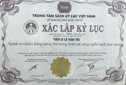 Tổ chức kỷ lục Việt Nam xác lập tiến sĩ Lê Văn Tri có nhiều bằng sáng chế trong lĩnh vực công nghệ sinh học nhất. 