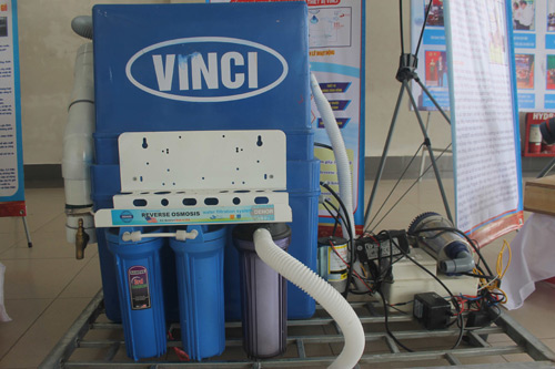 Áp dụng dao động sóng siêu âm; nguyên lý Peltier; bức xạ hồng ngoại; lọc hấp phụ nano để chuyển hóa nước biển thành nước ngọt. Ảnh: Nhật Tuấn.