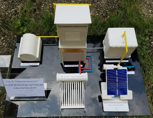 Mô hình hệ thống tạo nước ngọt từ nước mặn của nhóm. Ảnh: NVCC.